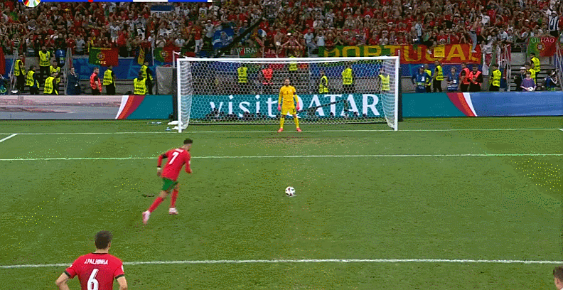 开云体育官方注册入口Karsa在老鹰比赛中刷新纪录，出色防守引发热议！